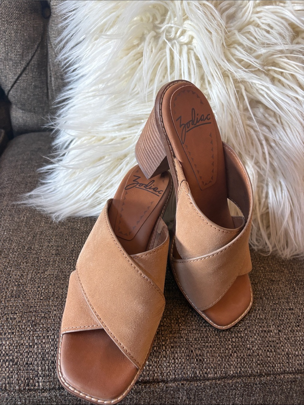 Zodiac Tan Crisscross Suede Mule Slides sz 8.5